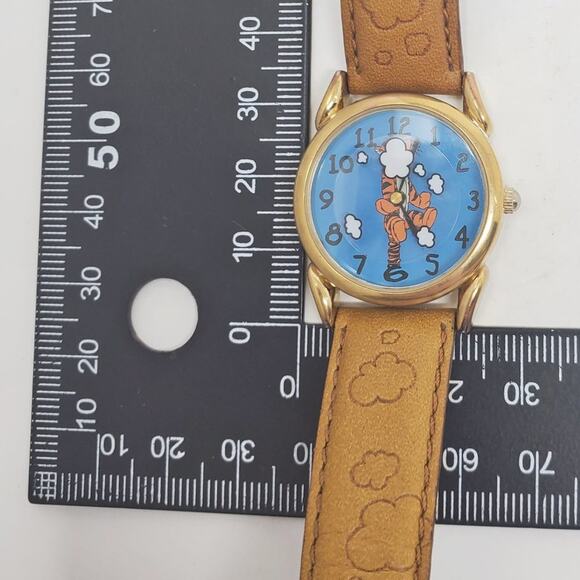 The Disney Store Winnie the Pooh Tigger with Clouds Watch main image 11